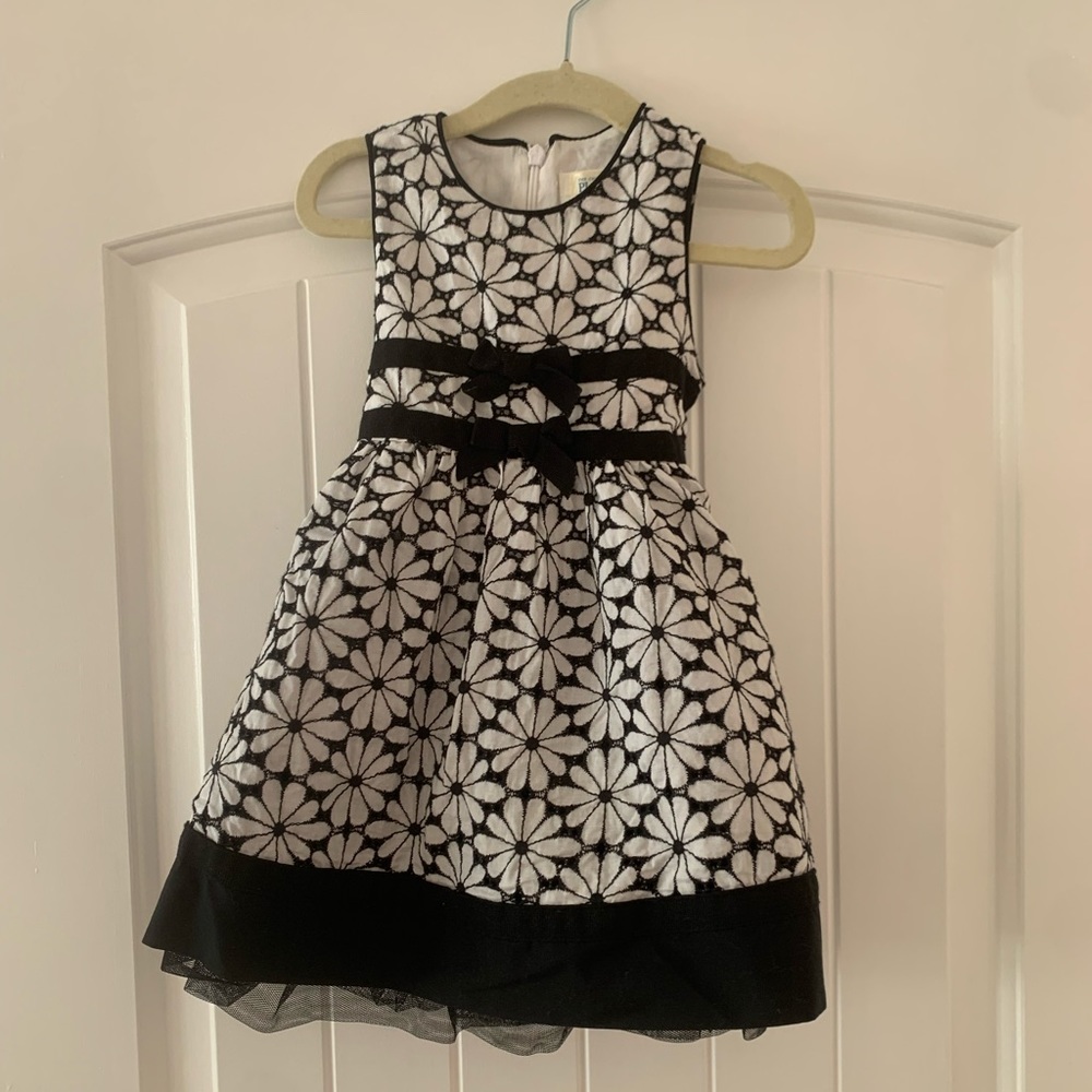 Elegant black and white Children’s Place dress